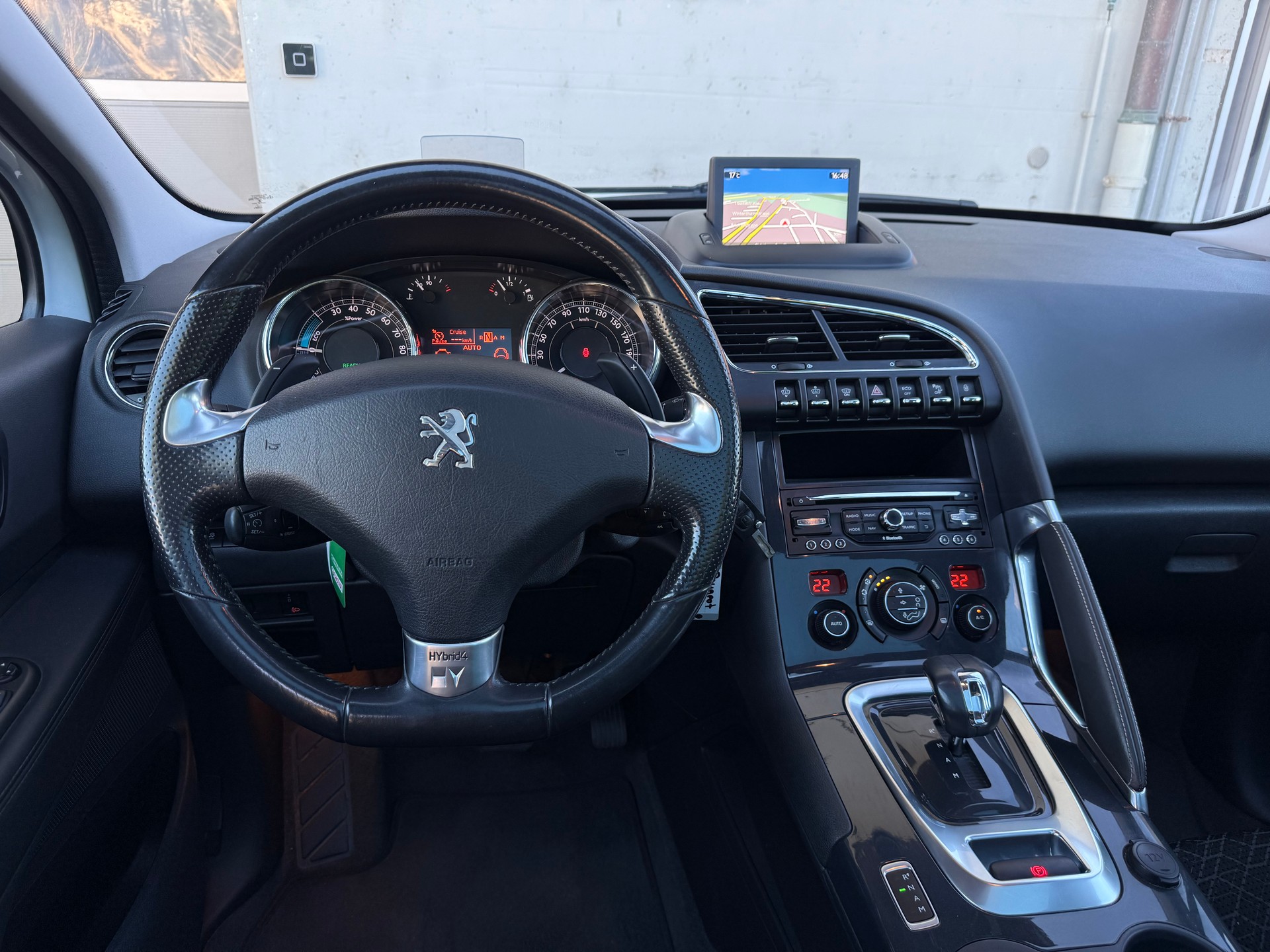 PEUGEOT 3008 HYbrid4 2.0 HDI ETG6-image-6