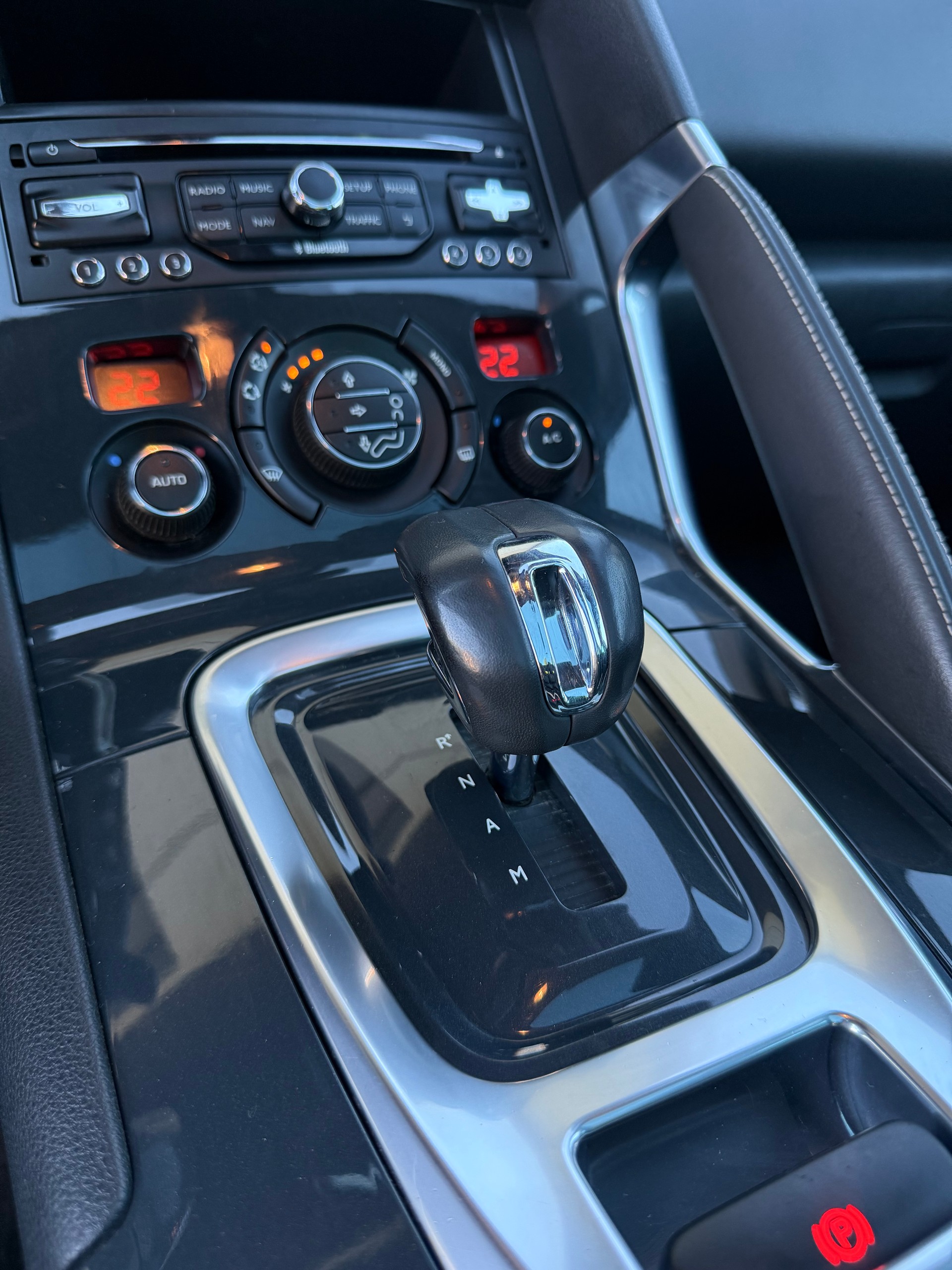 PEUGEOT 3008 HYbrid4 2.0 HDI ETG6-image-13