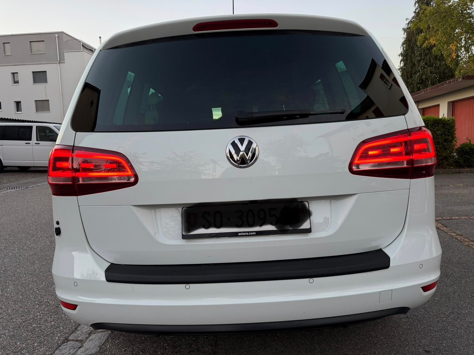 VW Sharan 2.0 TDI BMT Sound 4Motion DSG-image-2