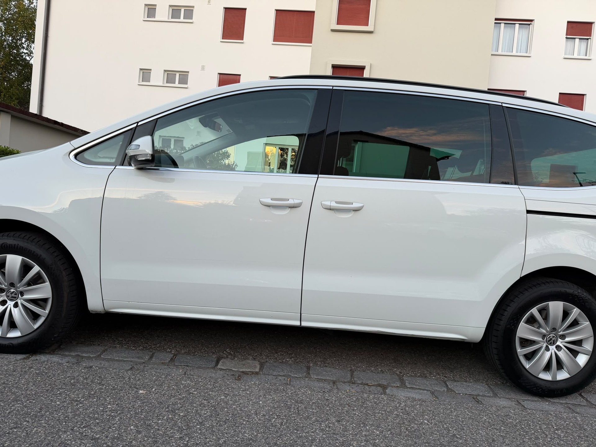 VW Sharan 2.0 TDI BMT Sound 4Motion DSG-image-0