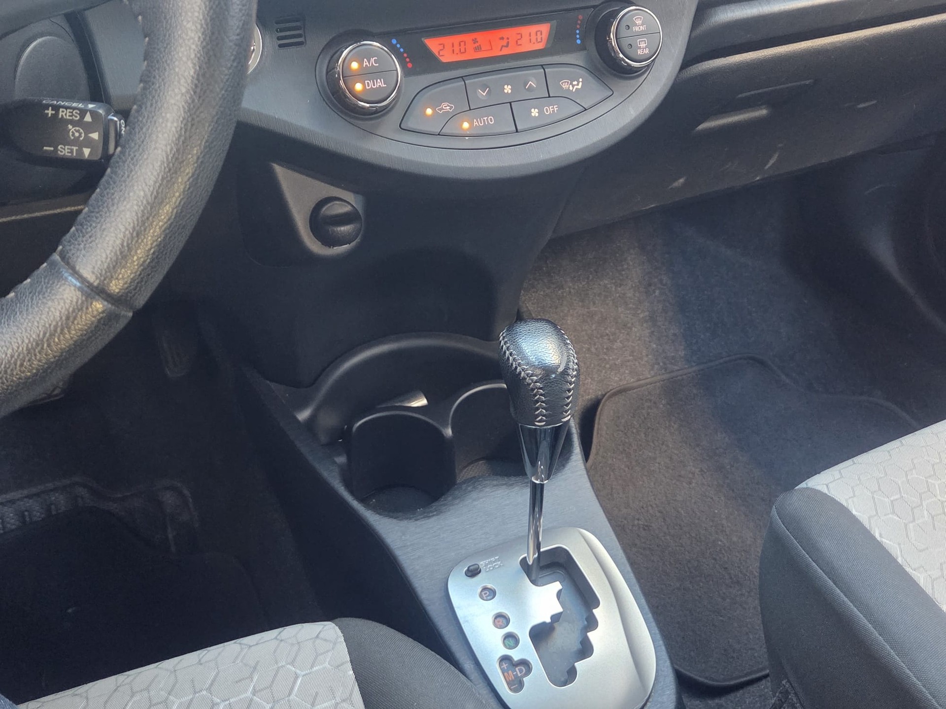 TOYOTA Yaris 1.33 Style Multidrive ** Frish MFK ** Expertise du jour **-image-8