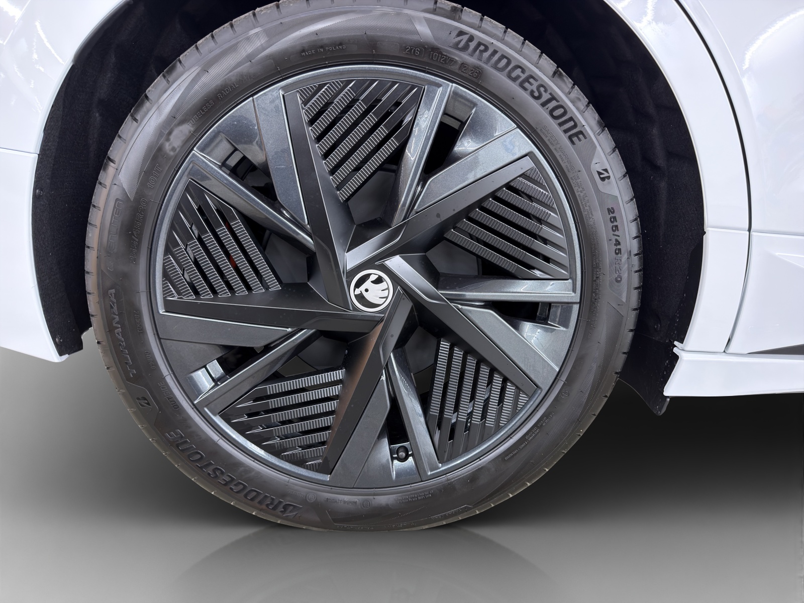 SKODA Enyaq 4x4 RS-image-14