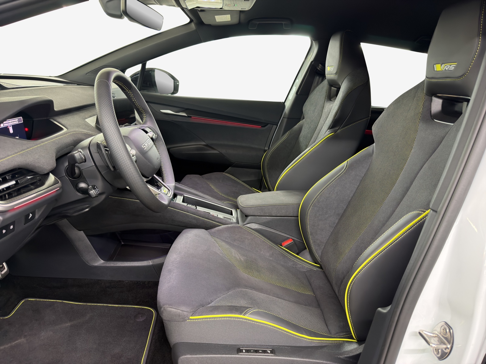 SKODA Enyaq 4x4 RS-image-7