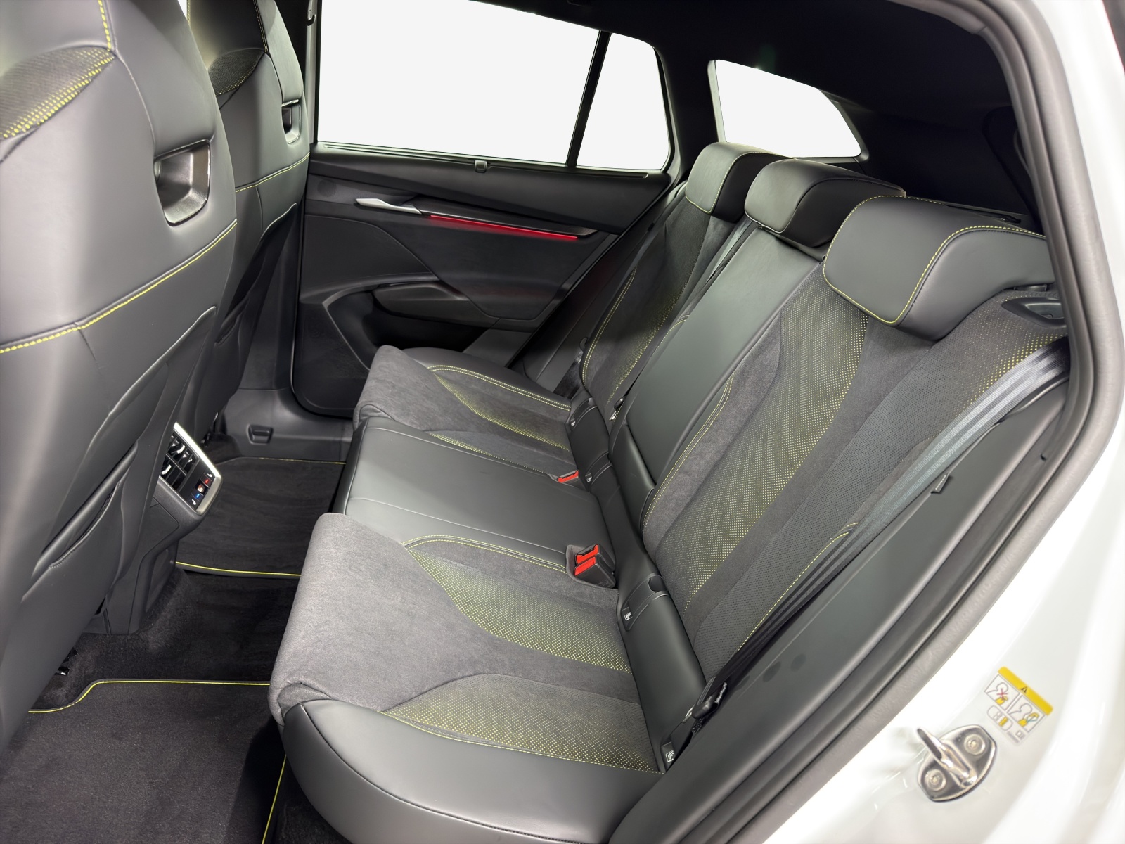 SKODA Enyaq 4x4 RS-image-11