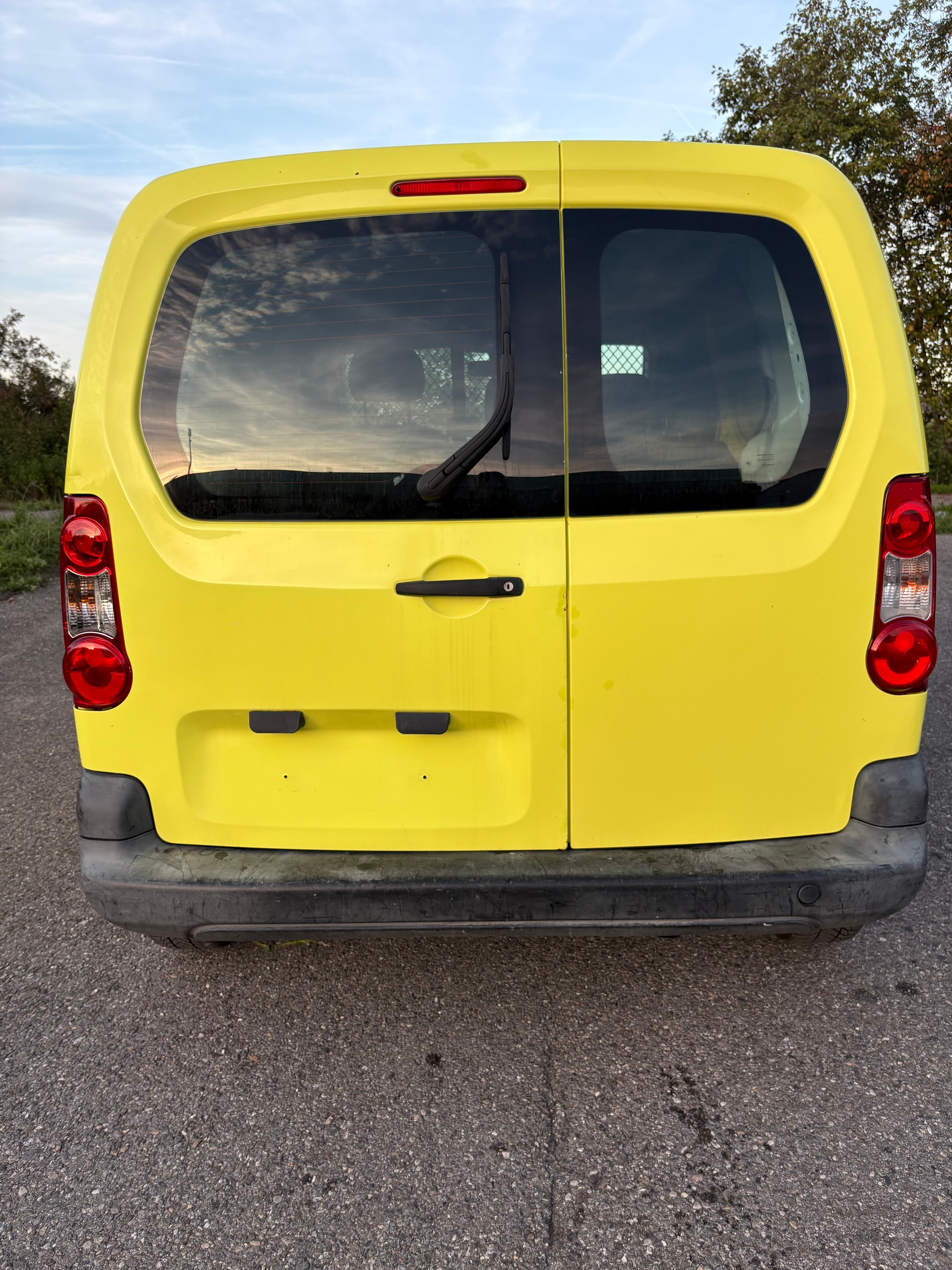 PEUGEOT Partner 1.6i Urban-image-4