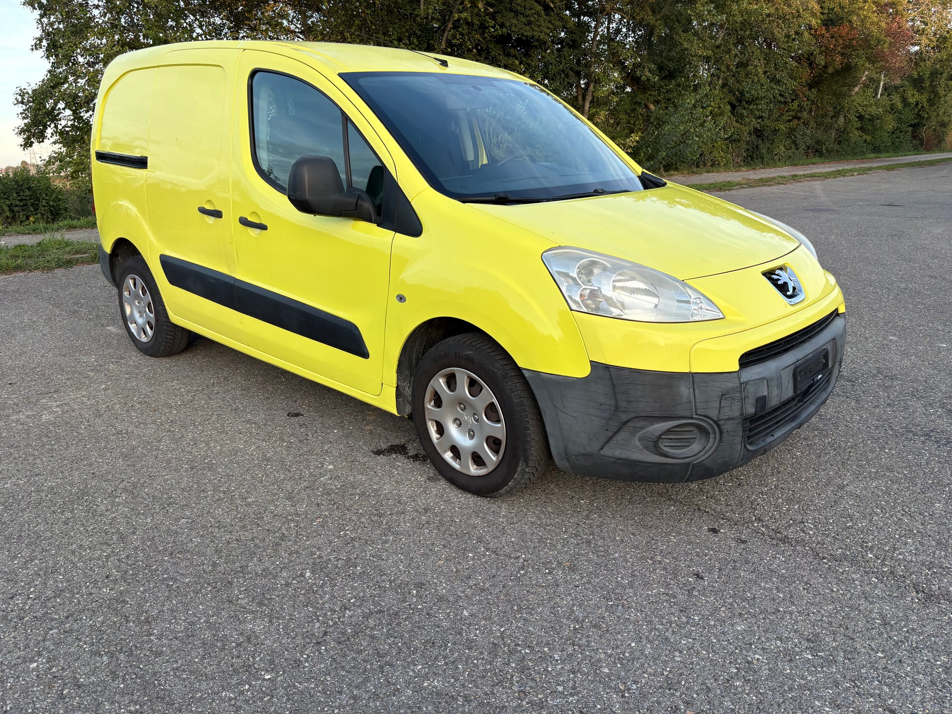 PEUGEOT Partner 1.6i Urban-image-2