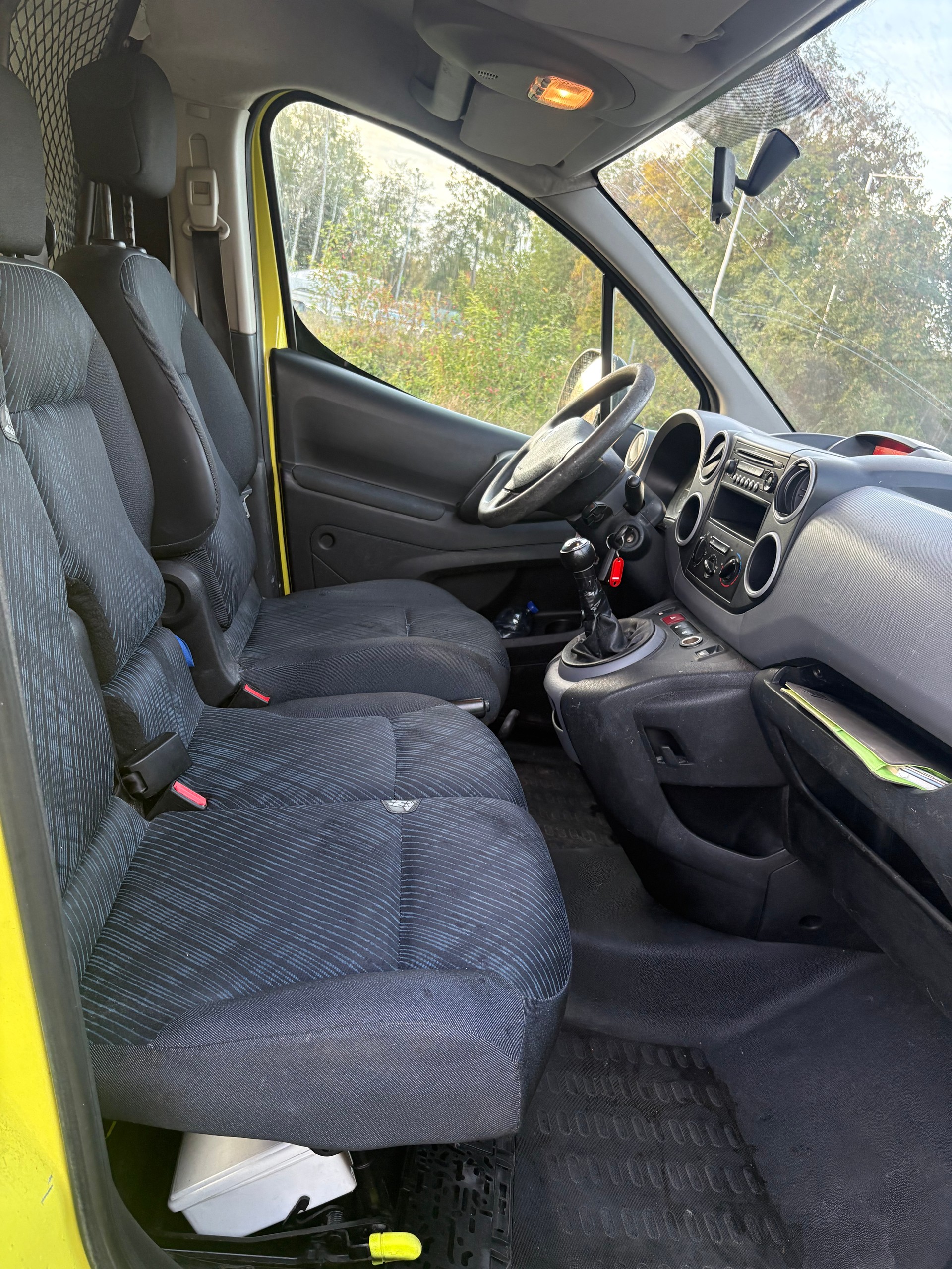 PEUGEOT Partner 1.6i Urban-image-9