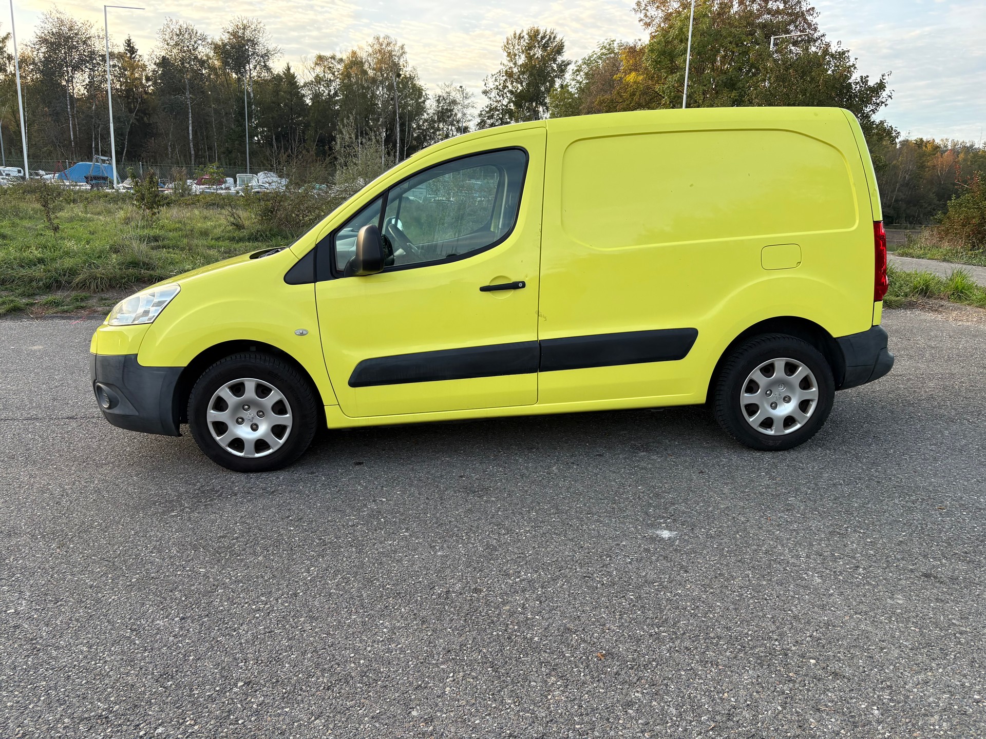 PEUGEOT Partner 1.6i Urban-image-3