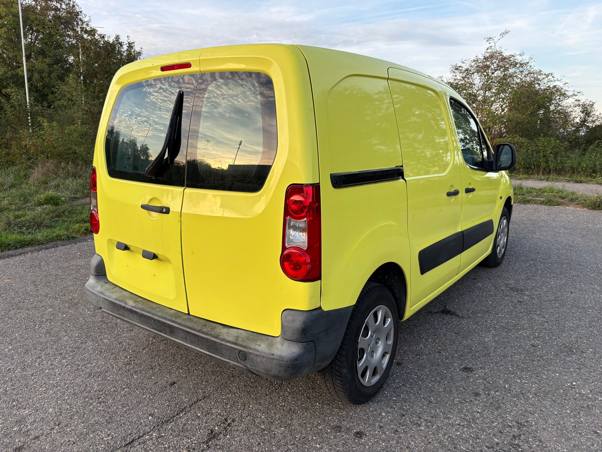 PEUGEOT Partner 1.6i Urban-image-6