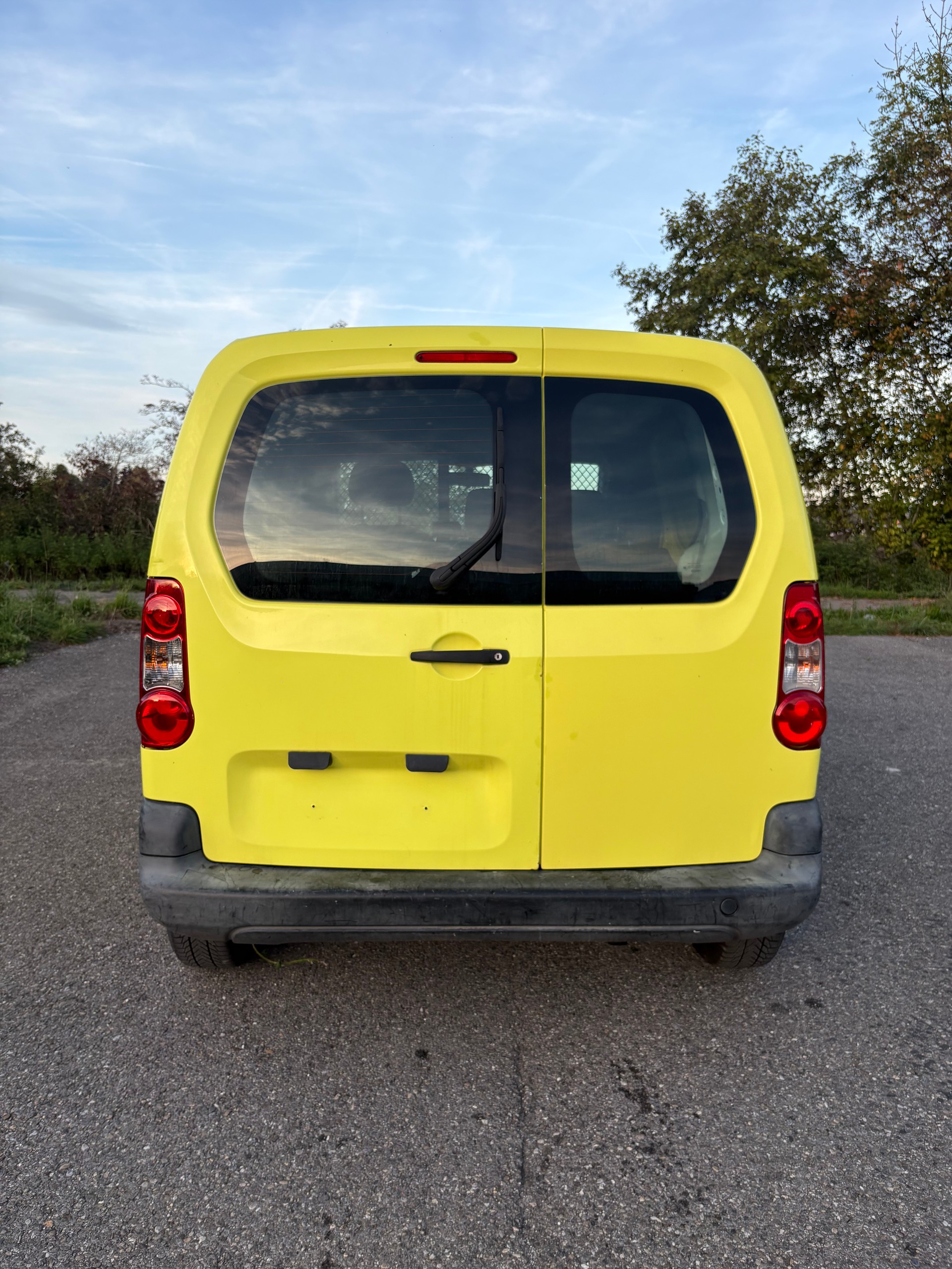 PEUGEOT Partner 1.6i Urban-image-5