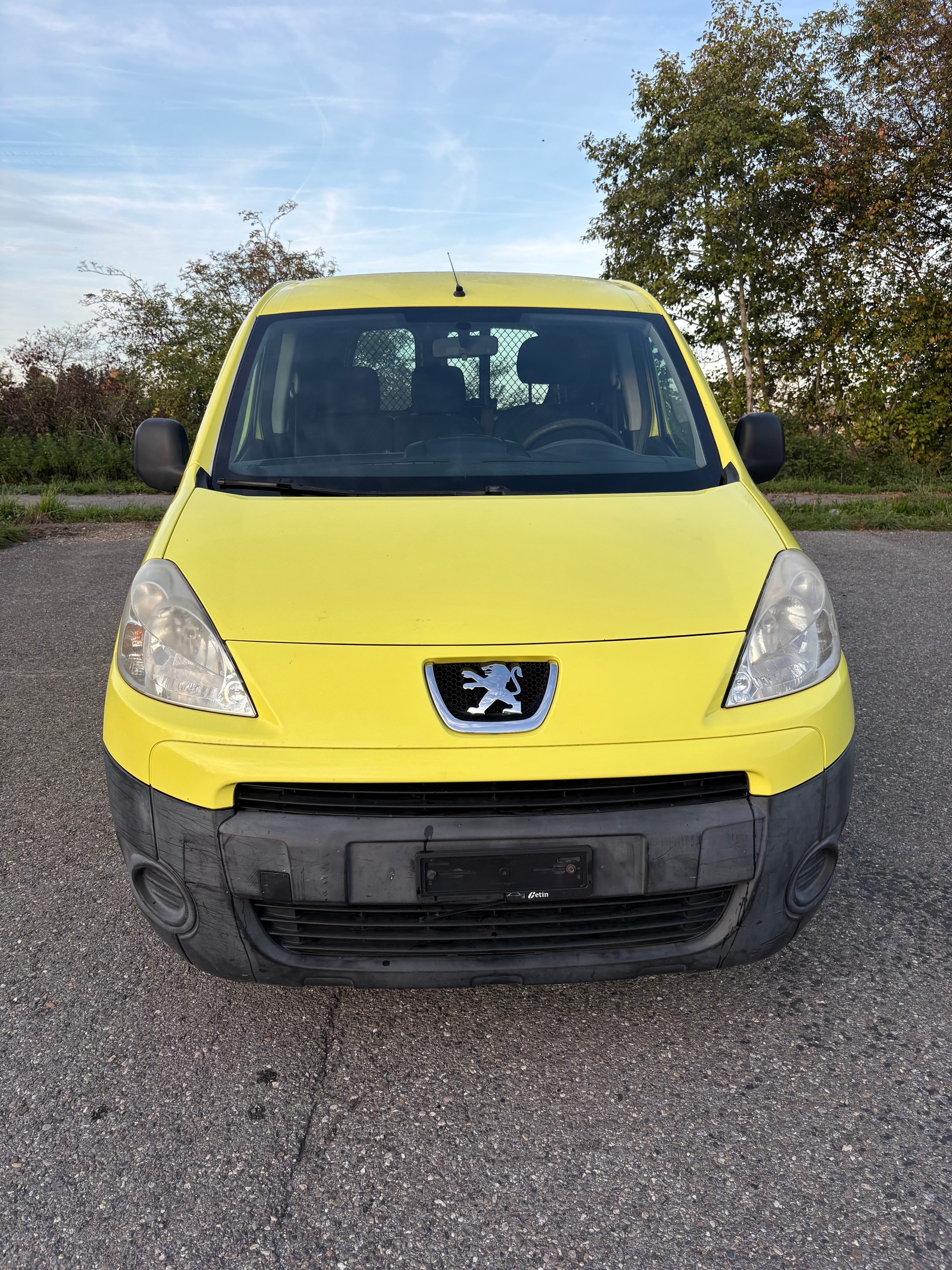 PEUGEOT Partner 1.6i Urban-image-1