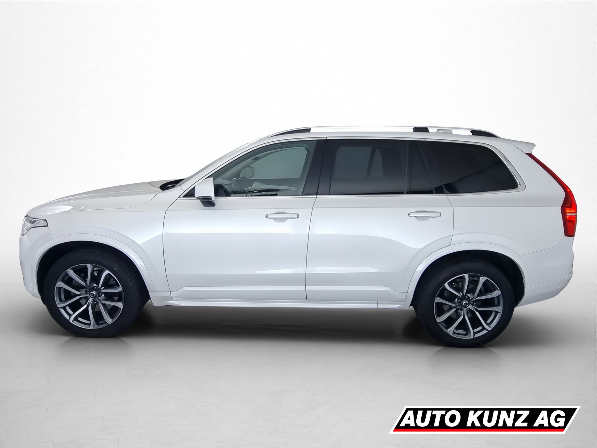 VOLVO XC90 2.0 D5 Momentum 7P. AWD-image-2