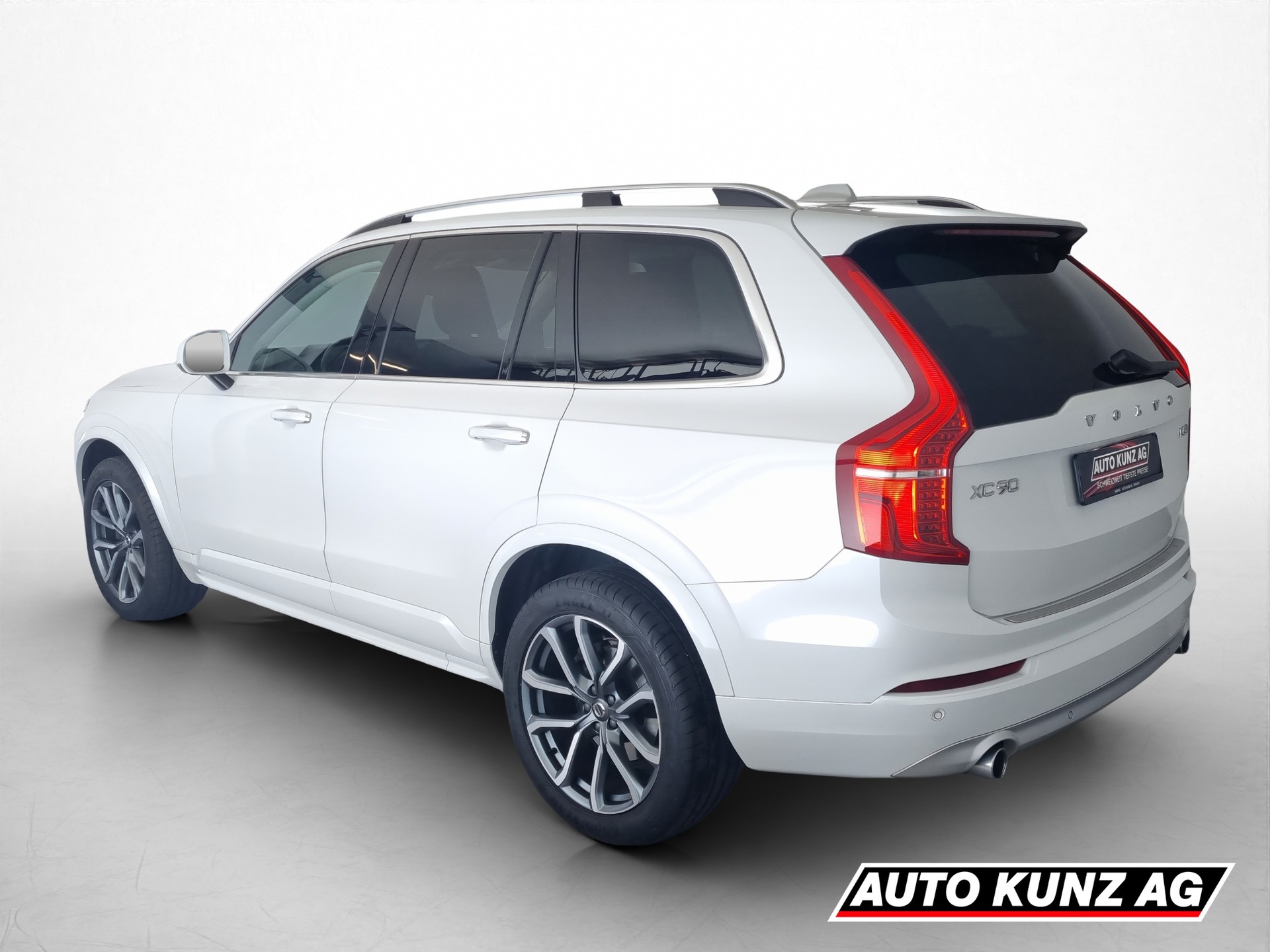 VOLVO XC90 2.0 D5 Momentum 7P. AWD-image-3