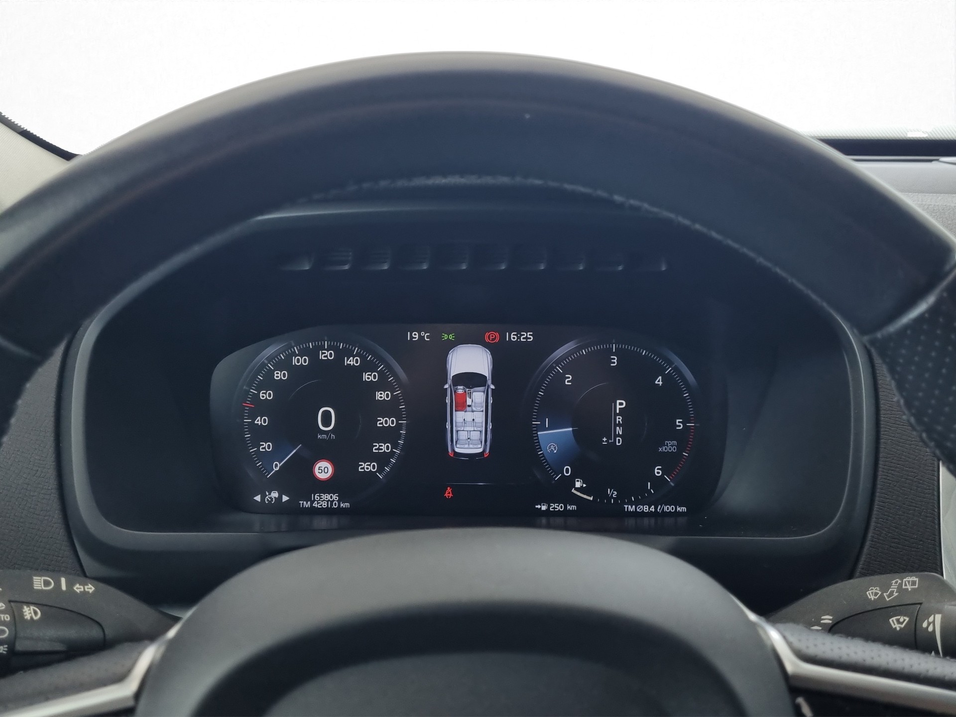 VOLVO XC90 2.0 D5 Momentum 7P. AWD-image-10