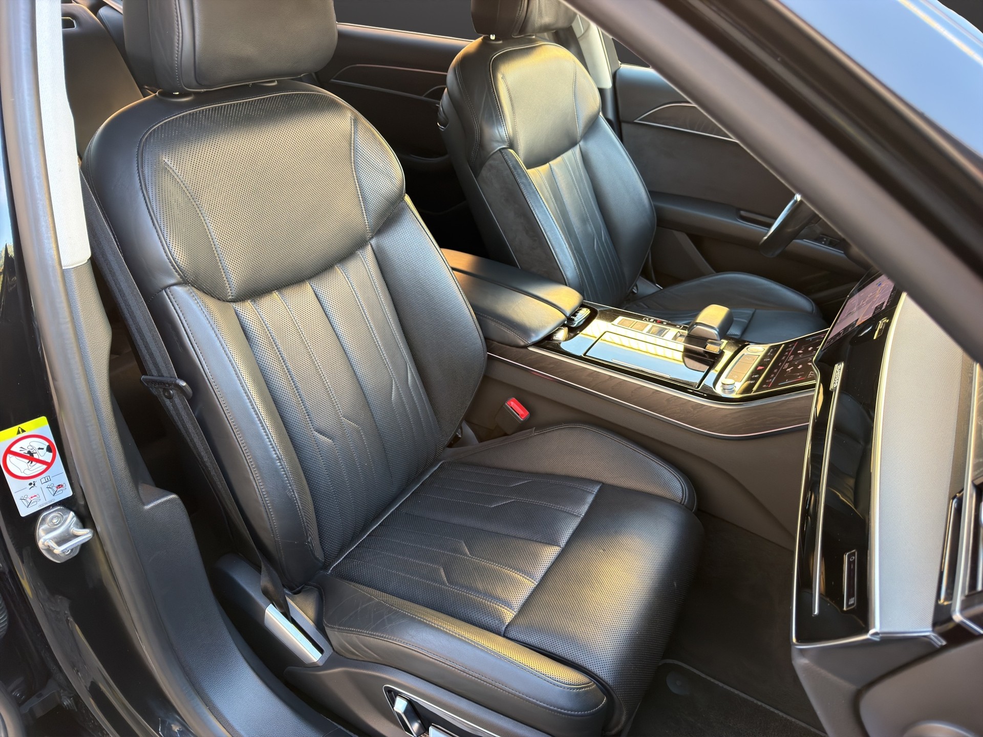 AUDI A8 50 TDI 286PS quattro tiptronic Frisch MFK-image-18