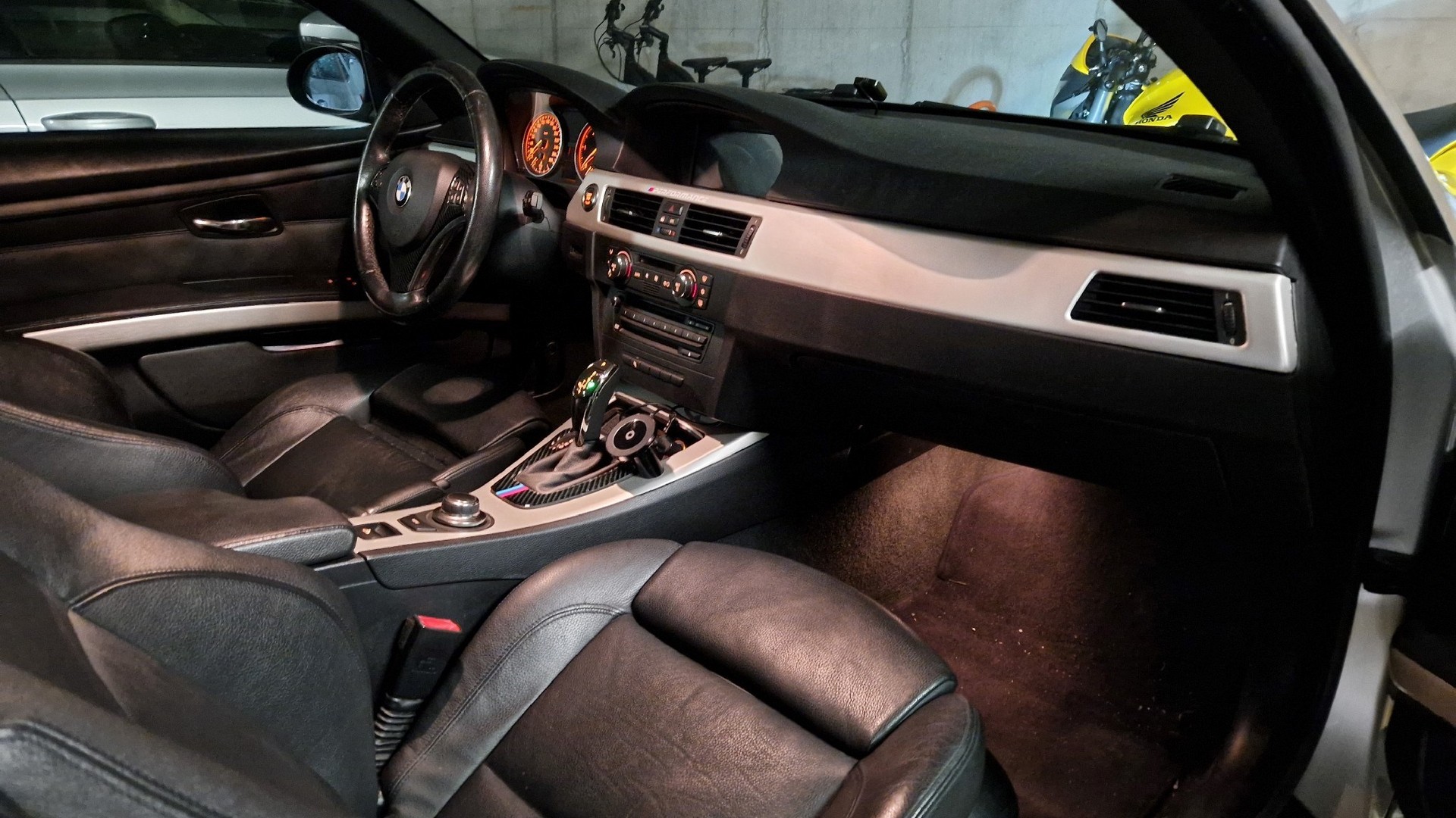 BMW 325d Cabriolet Steptronic-image-2