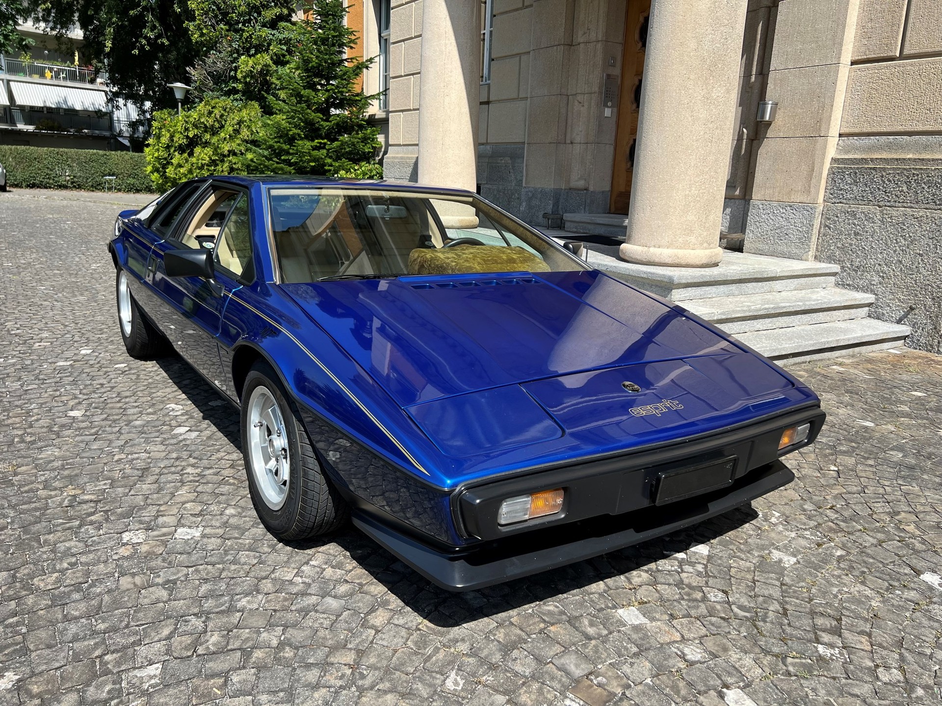 LOTUS ESPRIT S 2-image-2