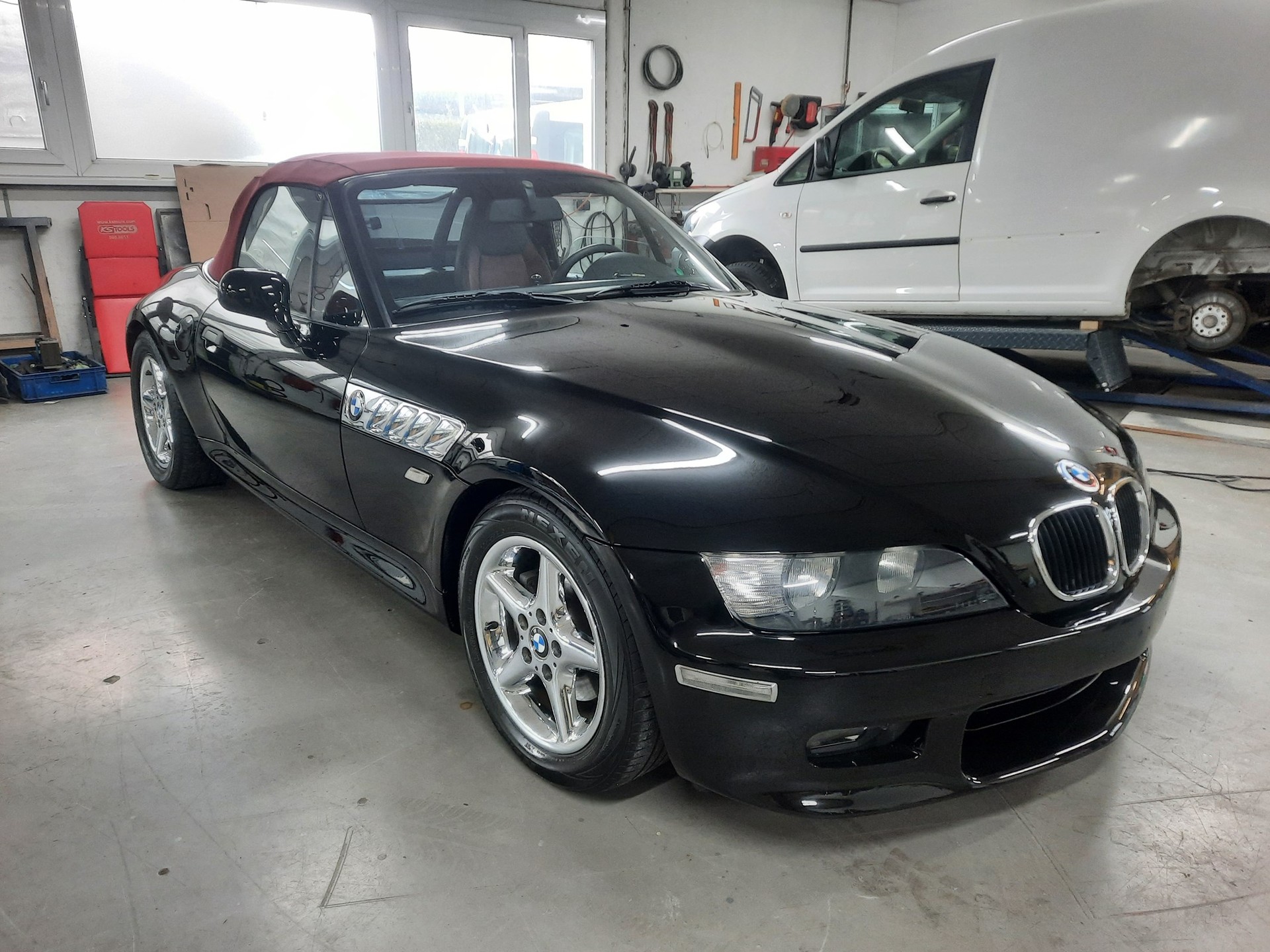BMW Z3 2.8i-image-1