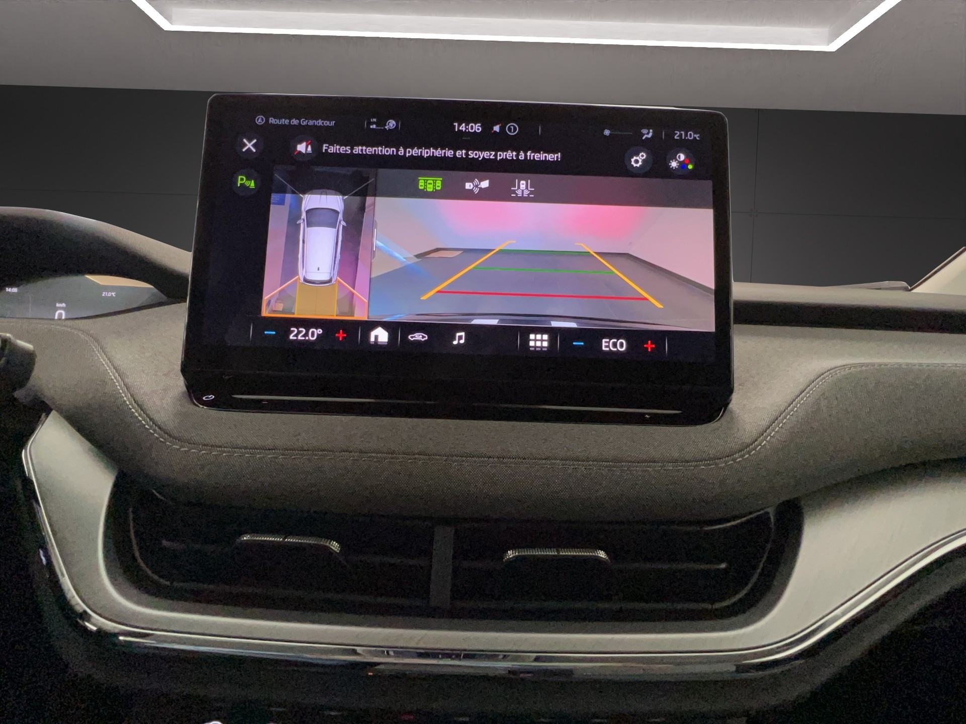 SKODA Enyaq iV 60-image-11