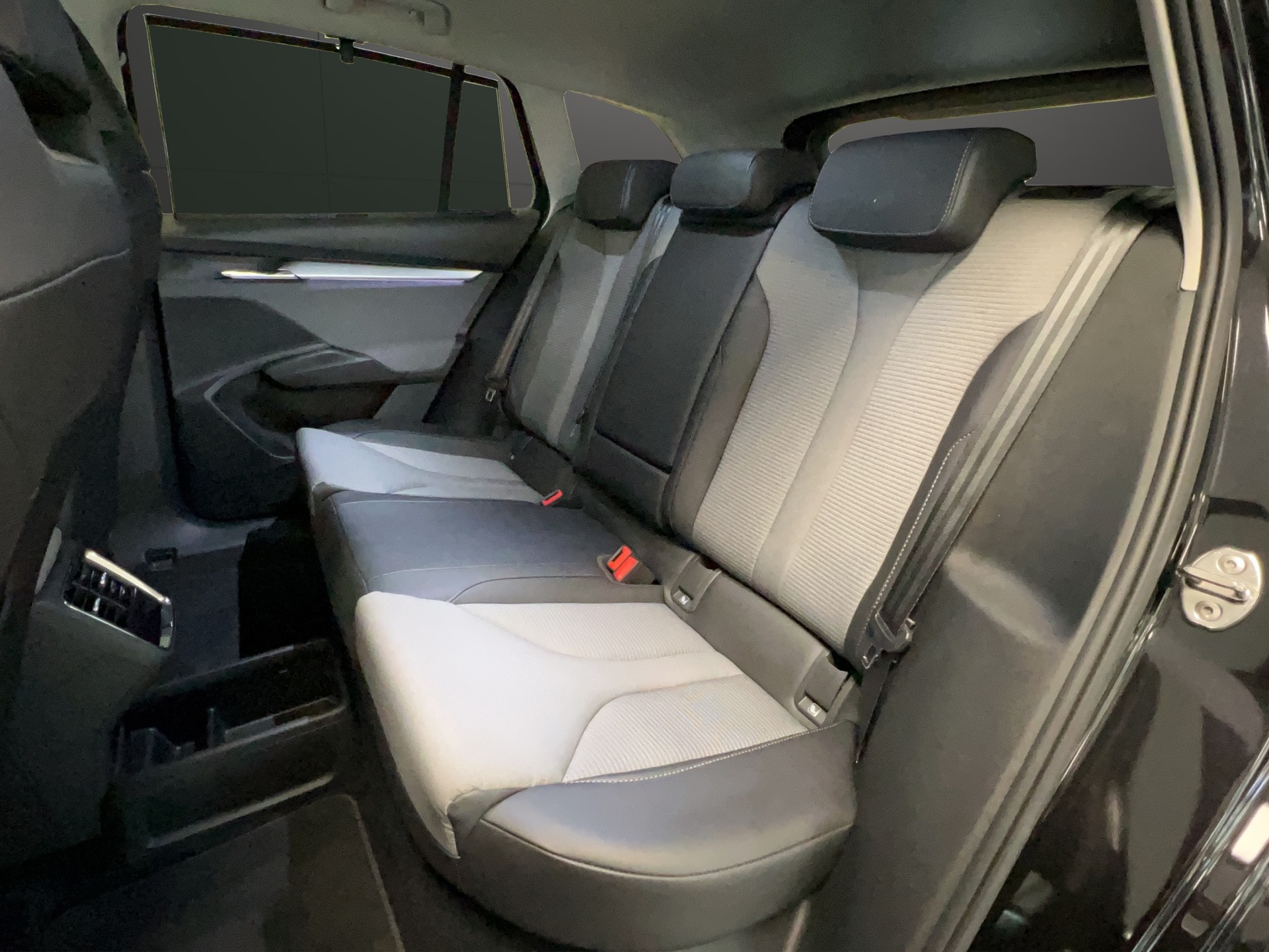 SKODA Enyaq iV 60-image-8