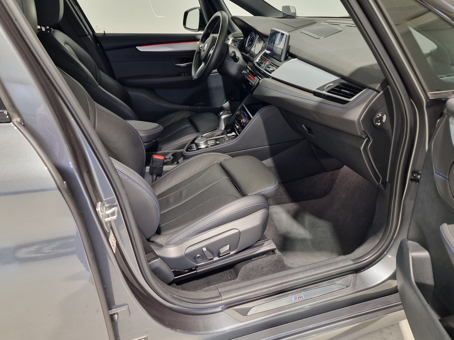 BMW 225xe iPerformance Active Tourer Steptronic M Sport-image-19