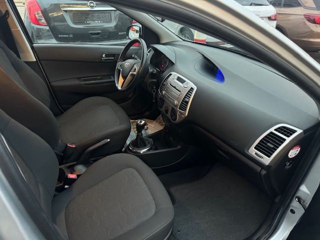 HYUNDAI i20 1.4 Style-image-6