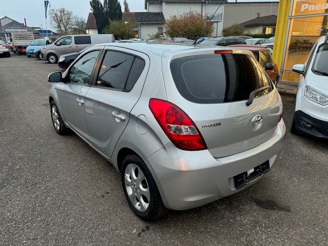 HYUNDAI i20 1.4 Style-image-4