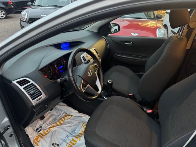 HYUNDAI i20 1.4 Style-image-7