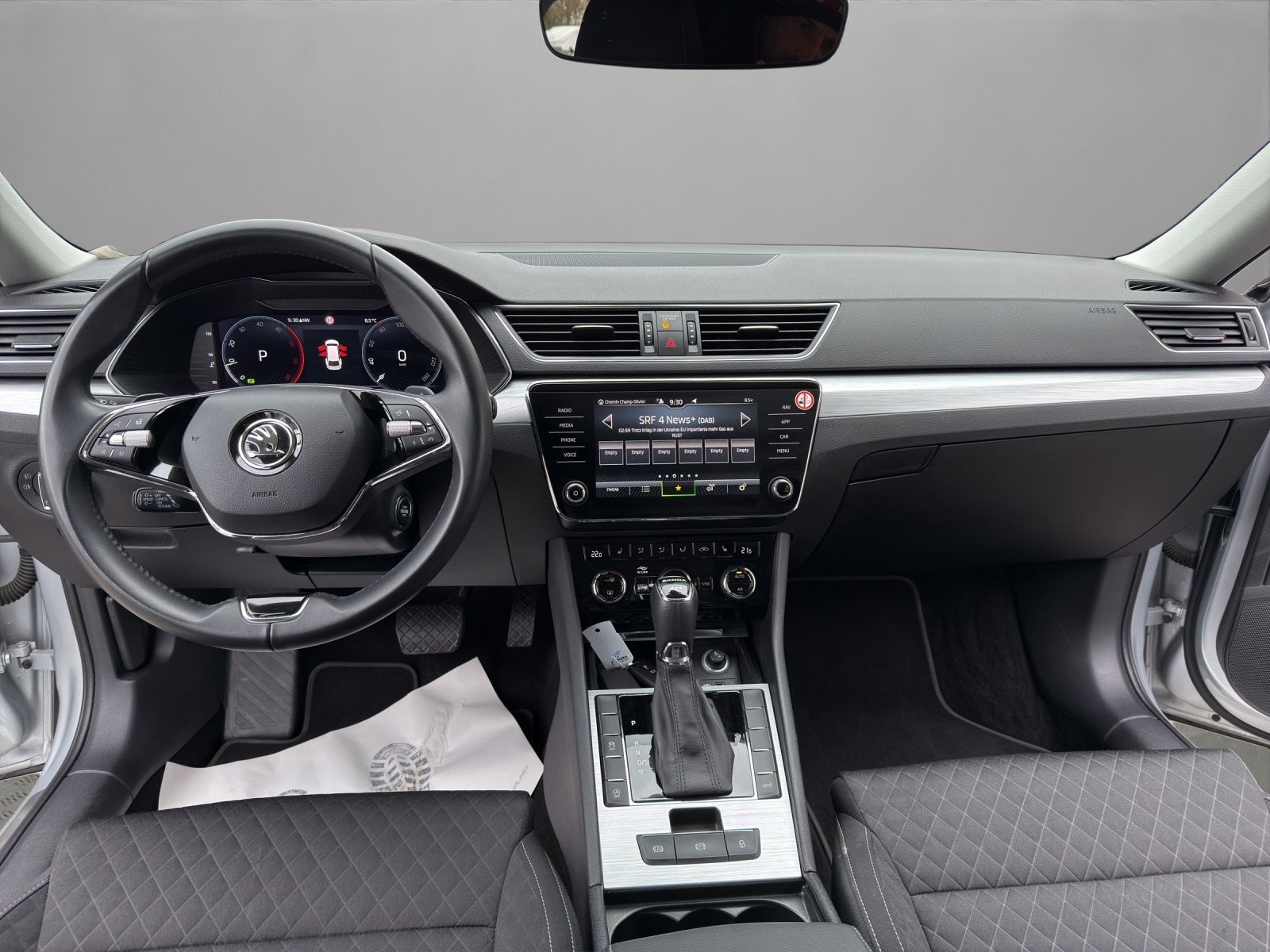 SKODA Superb Combi 2.0 TDi Ambition 4x4 DSG-image-13