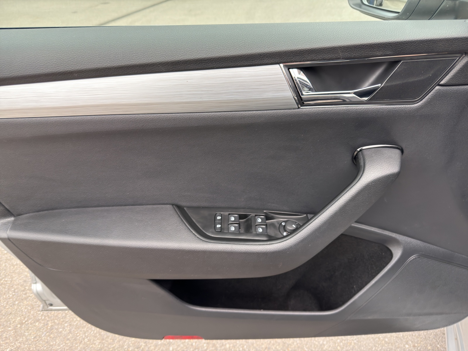 SKODA Superb Combi 2.0 TDi Ambition 4x4 DSG-image-11