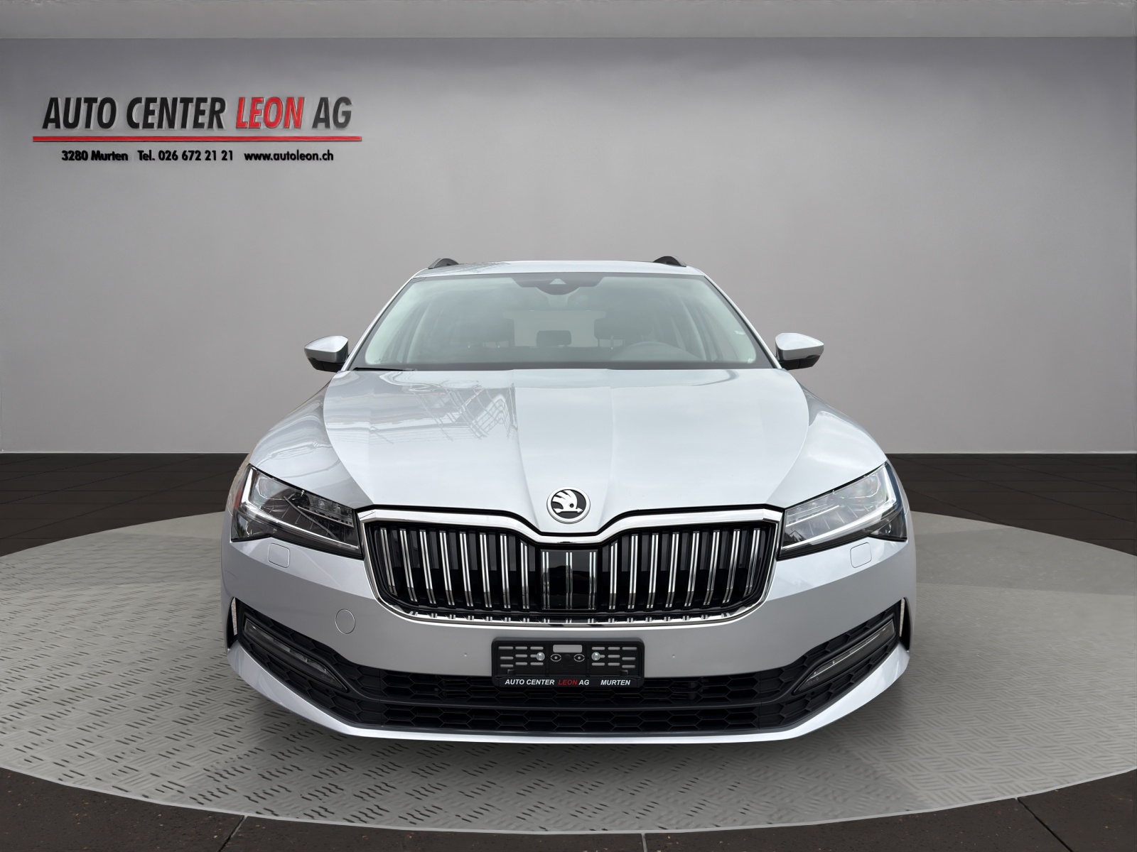 SKODA Superb Combi 2.0 TDi Ambition 4x4 DSG-image-0