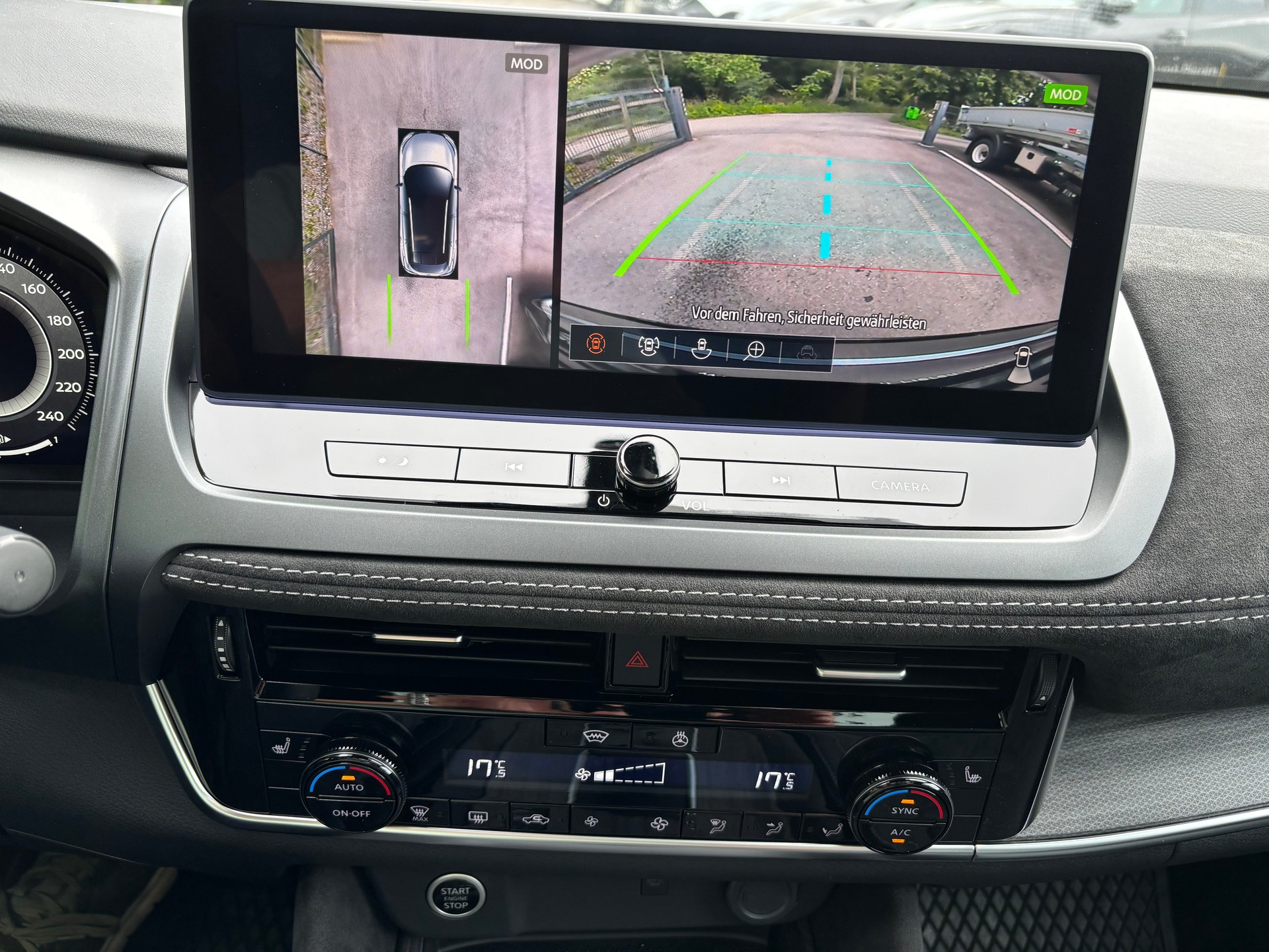 NISSAN Qashqai 1.3 MHEV Tekna+ 4x4-image-12