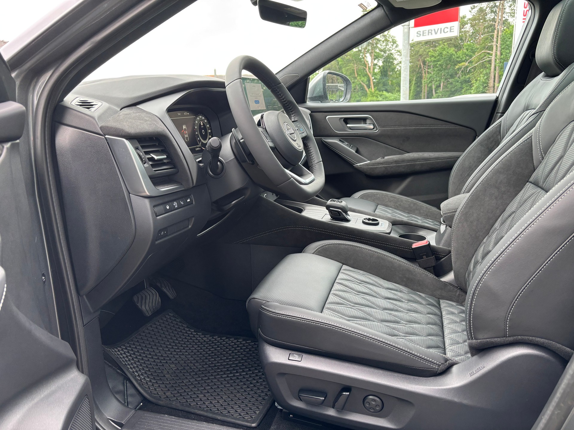 NISSAN Qashqai 1.3 MHEV Tekna+ 4x4-image-10