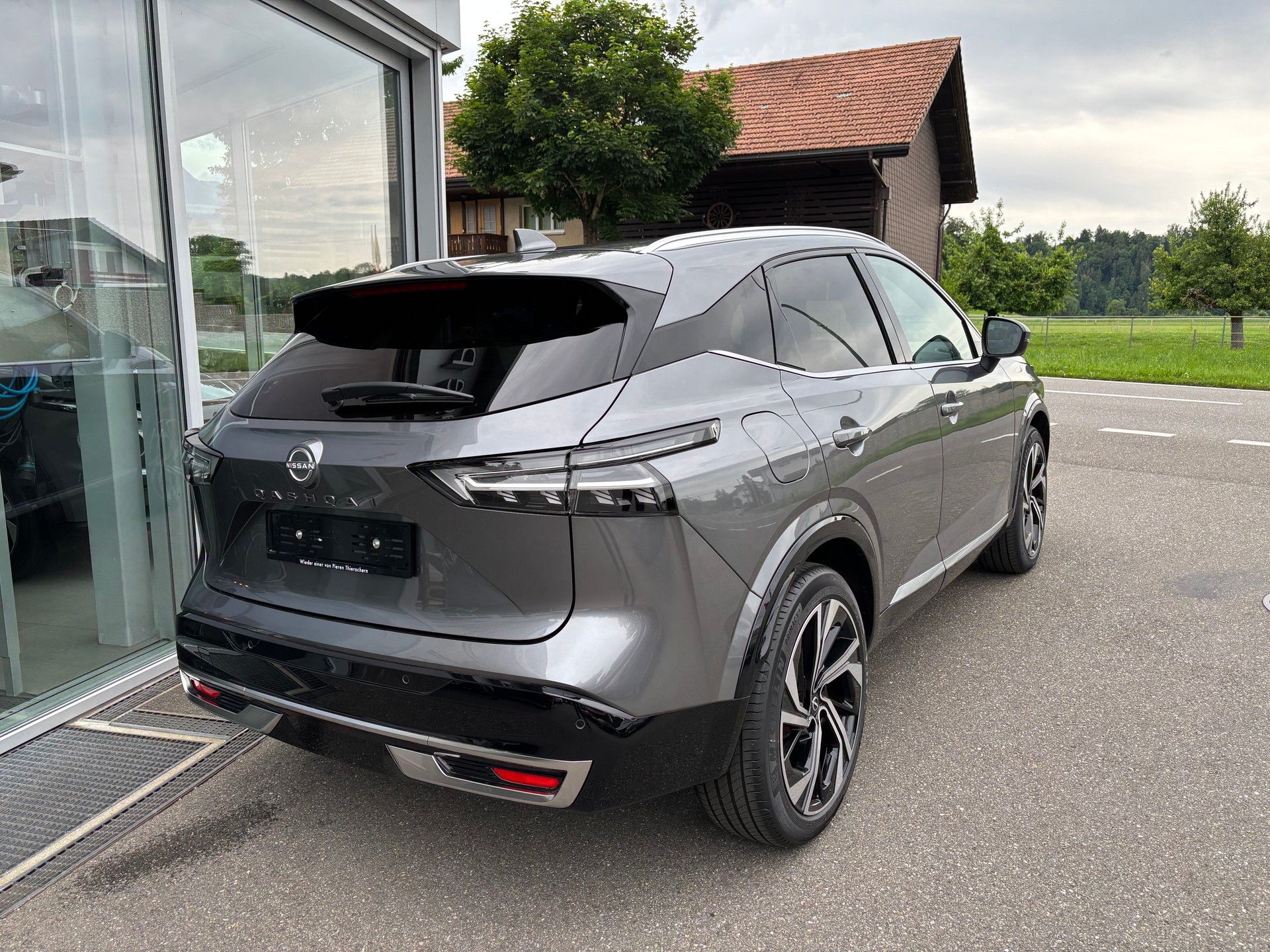 NISSAN Qashqai 1.3 MHEV Tekna+ 4x4-image-3