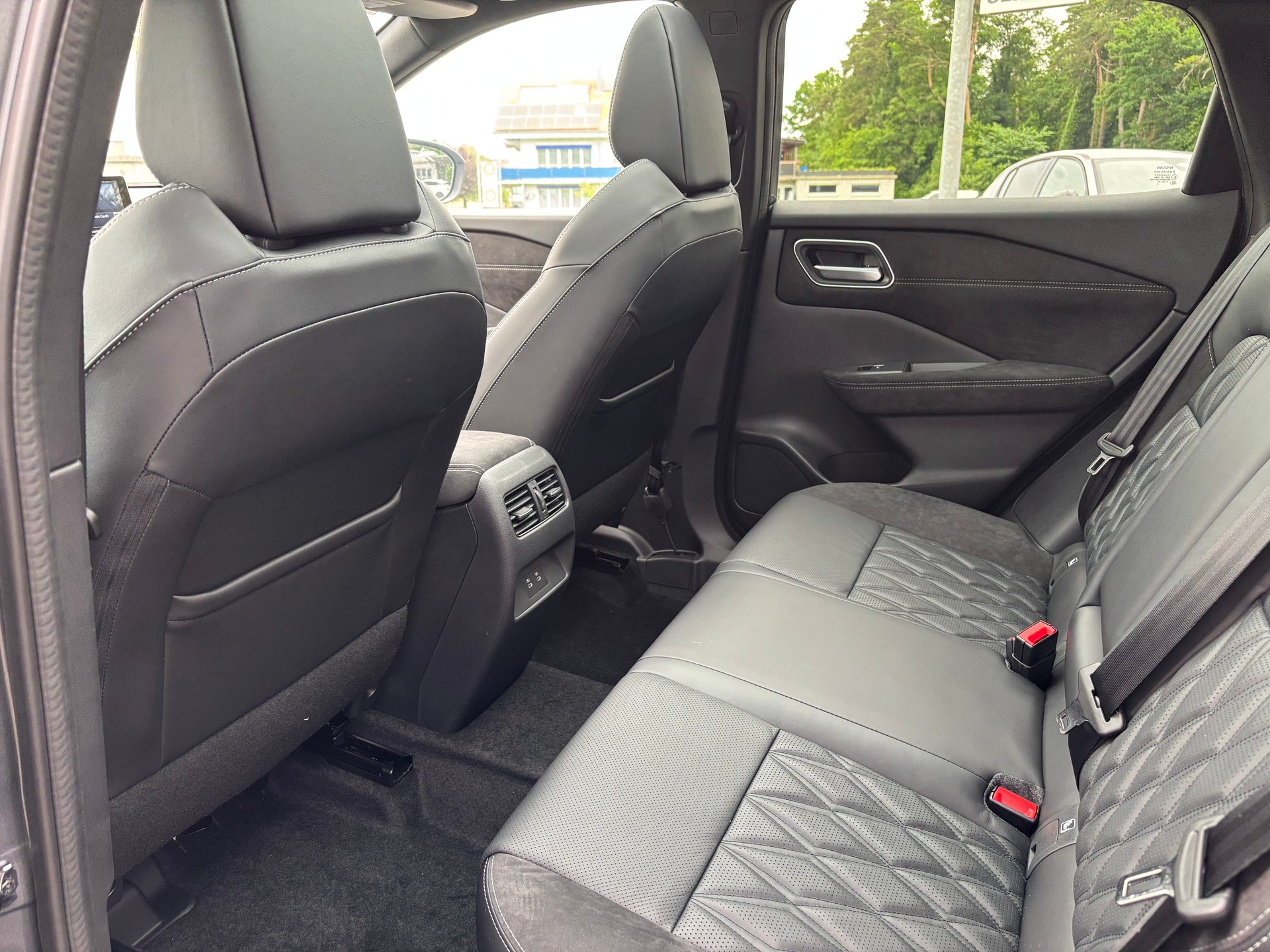 NISSAN Qashqai 1.3 MHEV Tekna+ 4x4-image-8