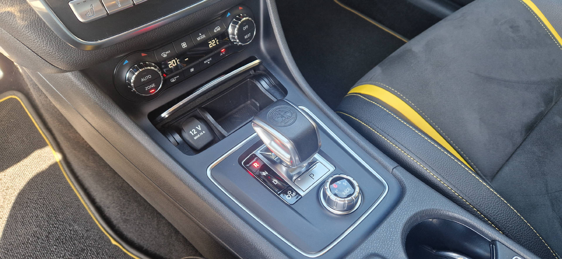 MERCEDES-BENZ CLA 45 AMG *Yellow Night Edition* 4m-image-7