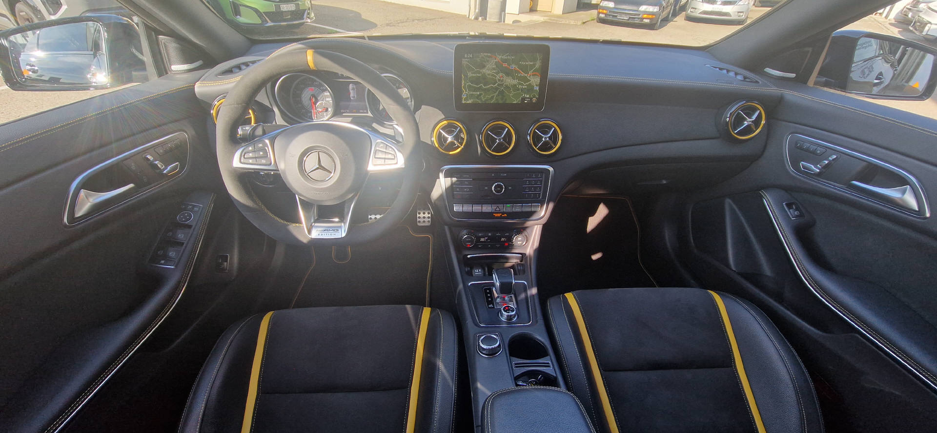MERCEDES-BENZ CLA 45 AMG *Yellow Night Edition* 4m-image-4