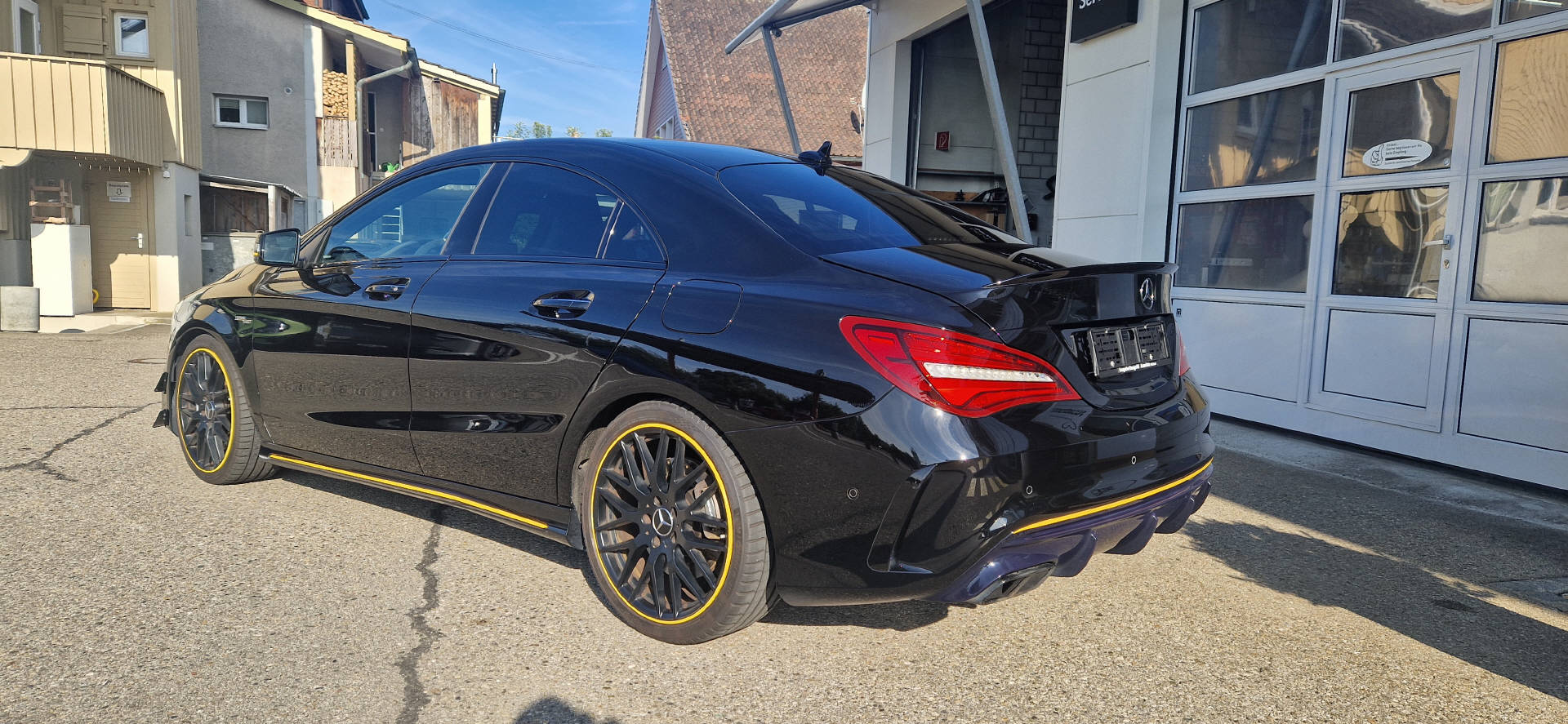 MERCEDES-BENZ CLA 45 AMG *Yellow Night Edition* 4m-image-10