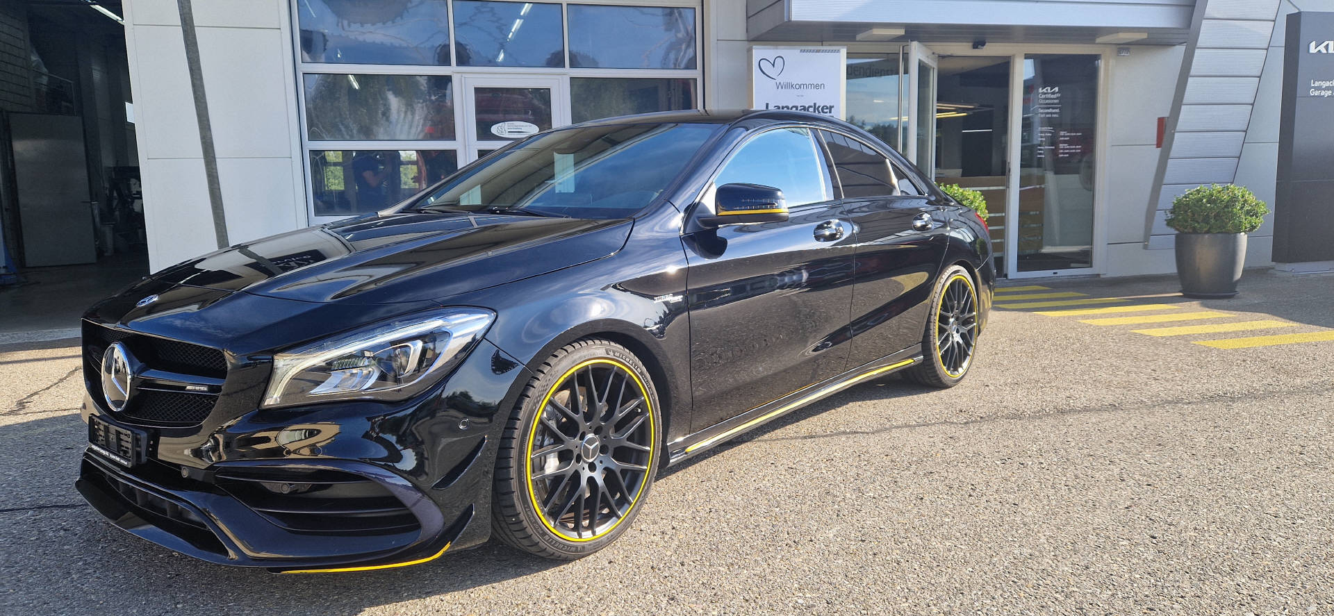 MERCEDES-BENZ CLA 45 AMG *Yellow Night Edition* 4m-image-1
