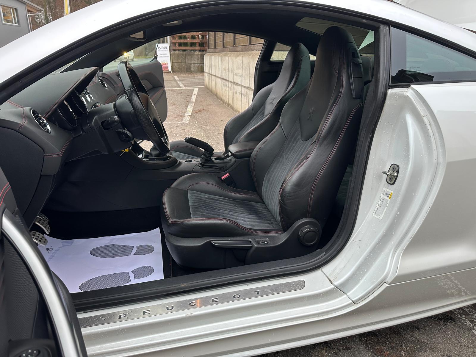 PEUGEOT RCZ 1.6 Turbo GT Line-image-9
