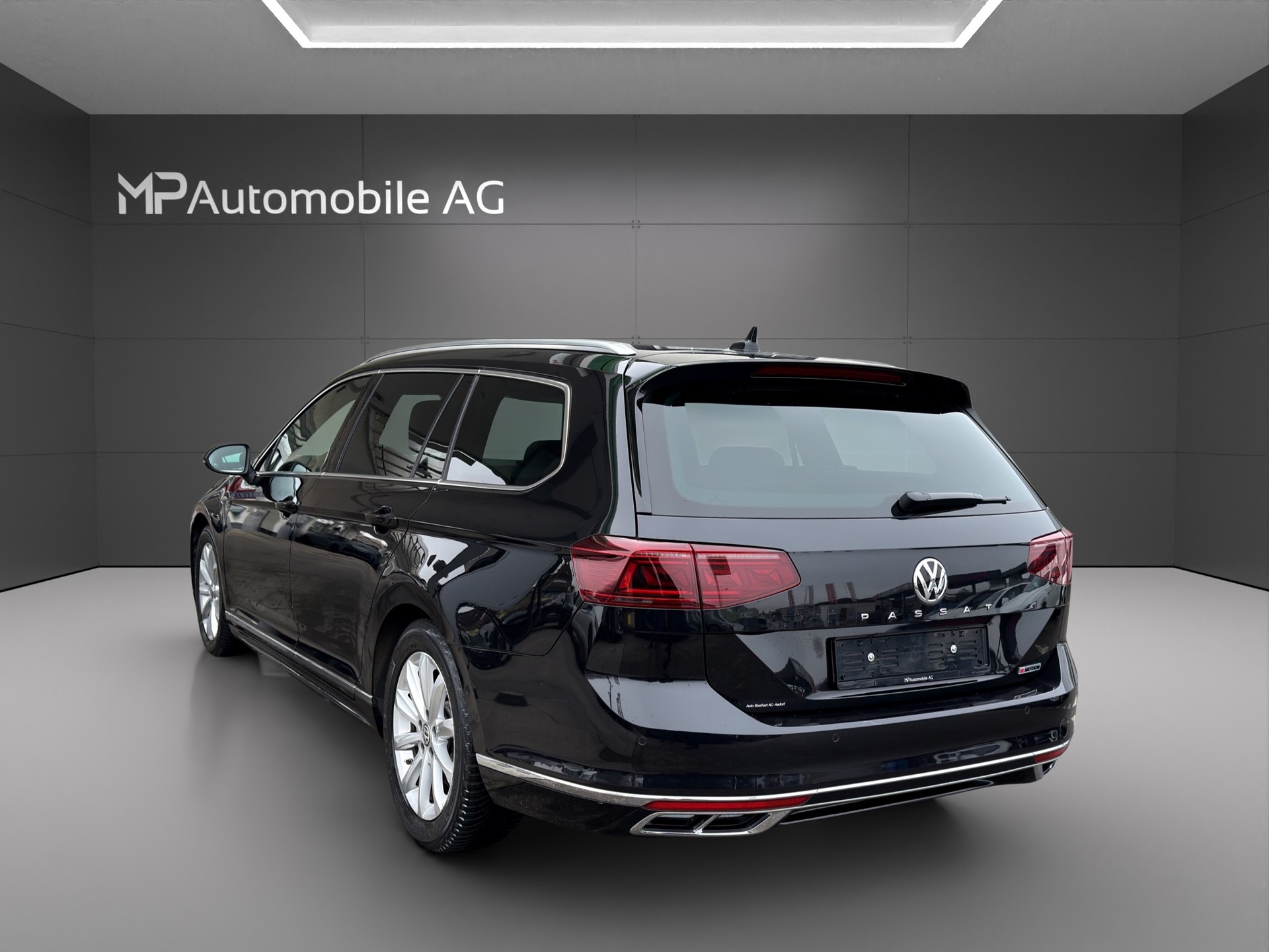 VW Passat 2.0 TDI BMT R-Line Edition 4Motion DSG-image-4