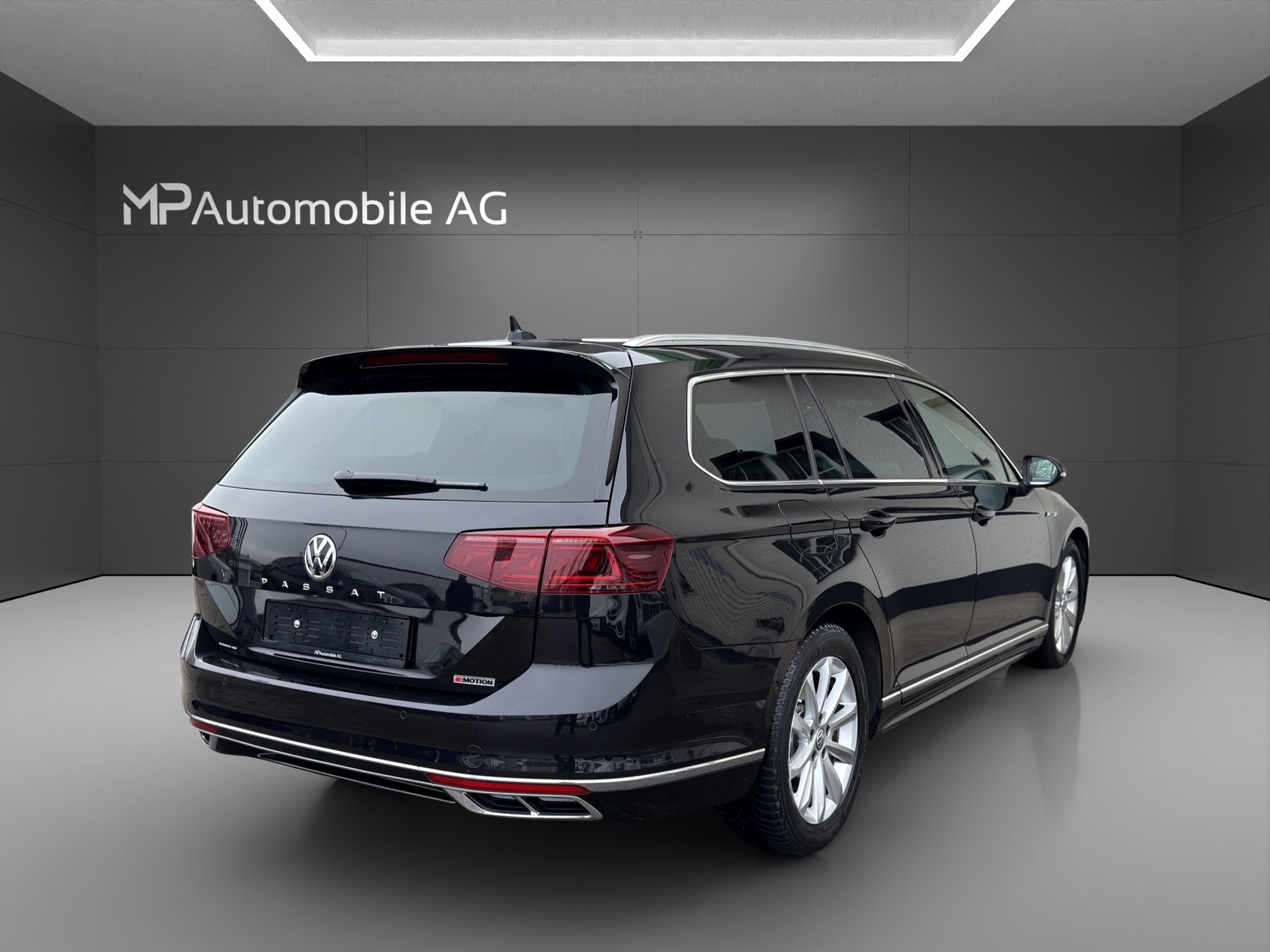 VW Passat 2.0 TDI BMT R-Line Edition 4Motion DSG-image-2