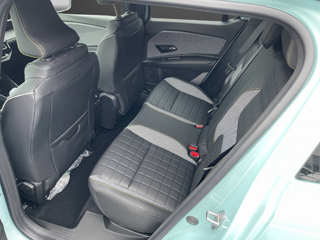 RENAULT R4 E-Tech Comfort Range iconic-image-9