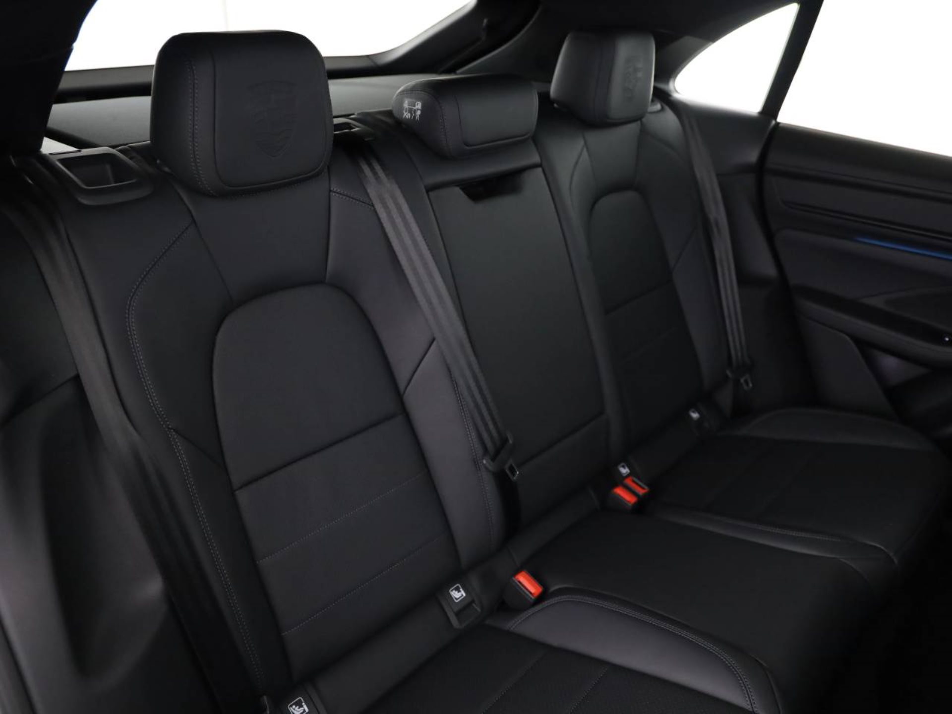 PORSCHE Macan 4S-image-18