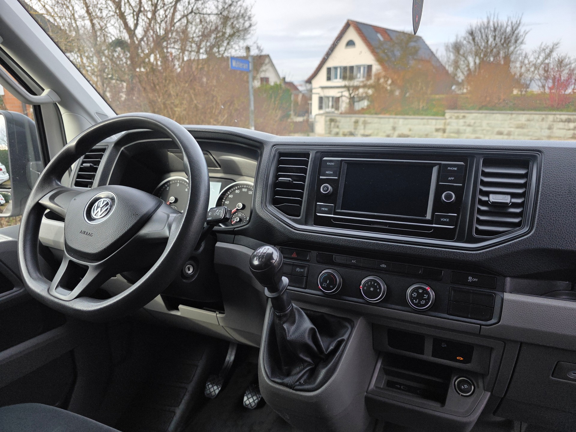 VW Crafter 35 2.0 TDI L4 4Motion-image-12