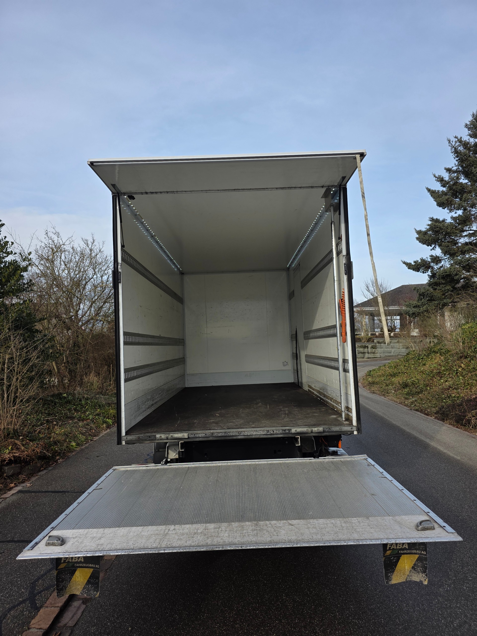 VW Crafter 35 2.0 TDI L4 4Motion-image-6