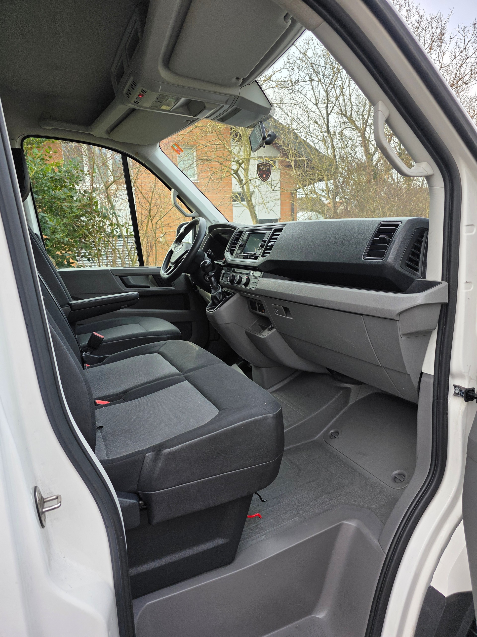 VW Crafter 35 2.0 TDI L4 4Motion-image-9