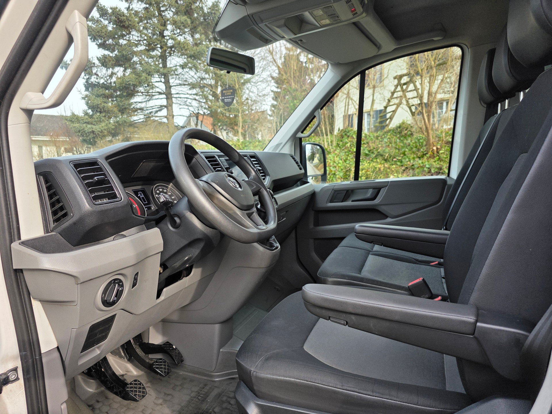 VW Crafter 35 2.0 TDI L4 4Motion-image-10
