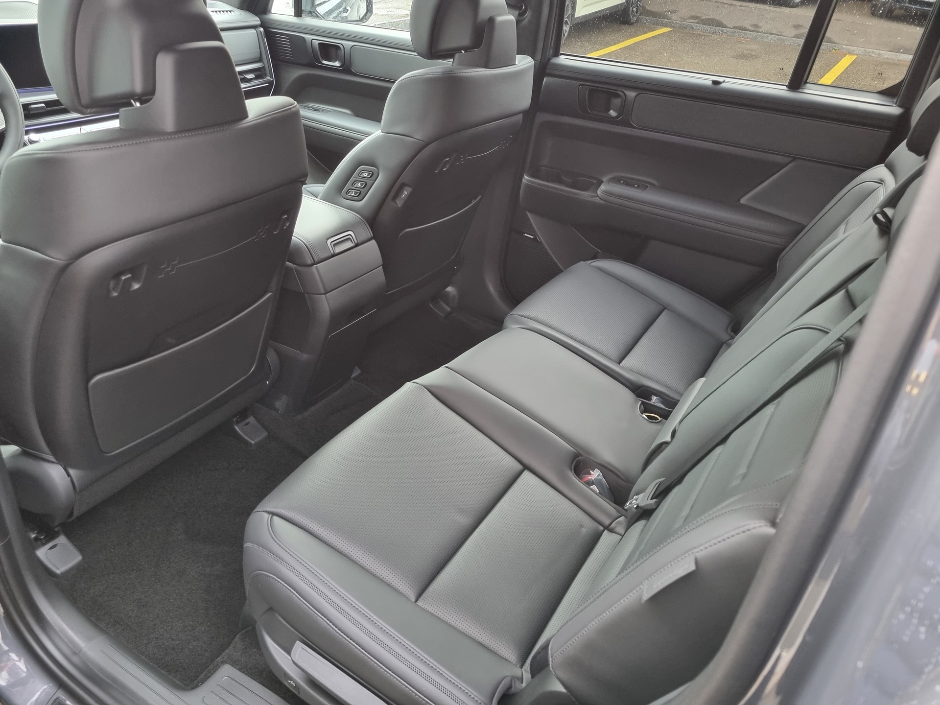 HYUNDAI Santa Fe 1.6 T-GDi HEV Calligraphy Swiss Ed. 4WD Automatic-image-8