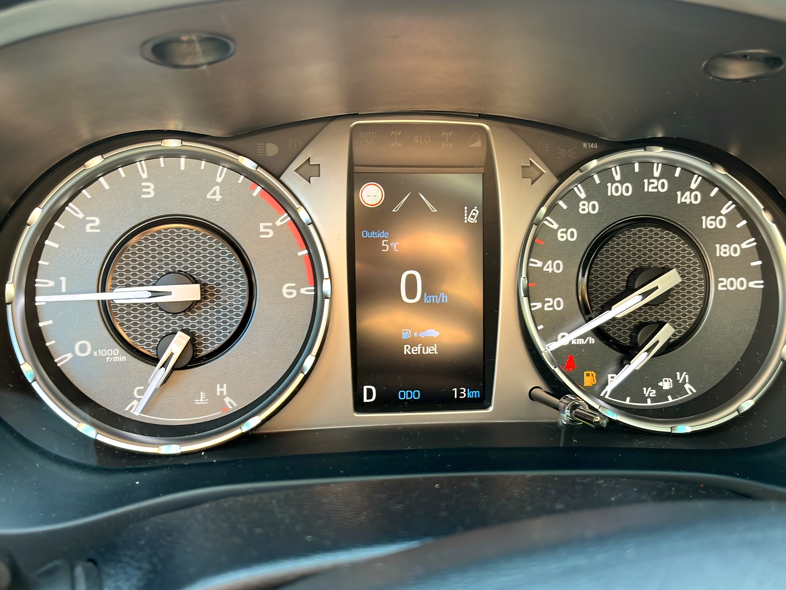 TOYOTA Hilux Double Cab.-Pick-up 2.8 D-4D MHEV 204 Style-image-8